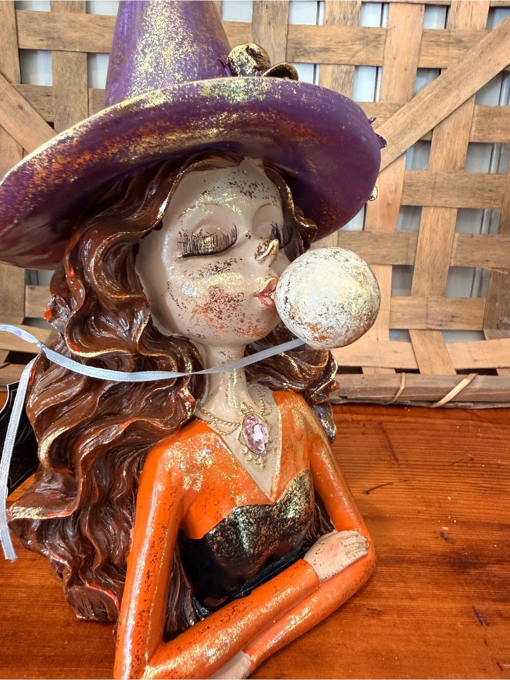 Bella Lux 12"
Halloween Witch Figurine
Eyelash Blowing Bubble
Purple Orange Gold